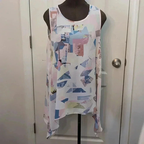 Vince Camuto white geometric print tank top - Picture 3 of 8
